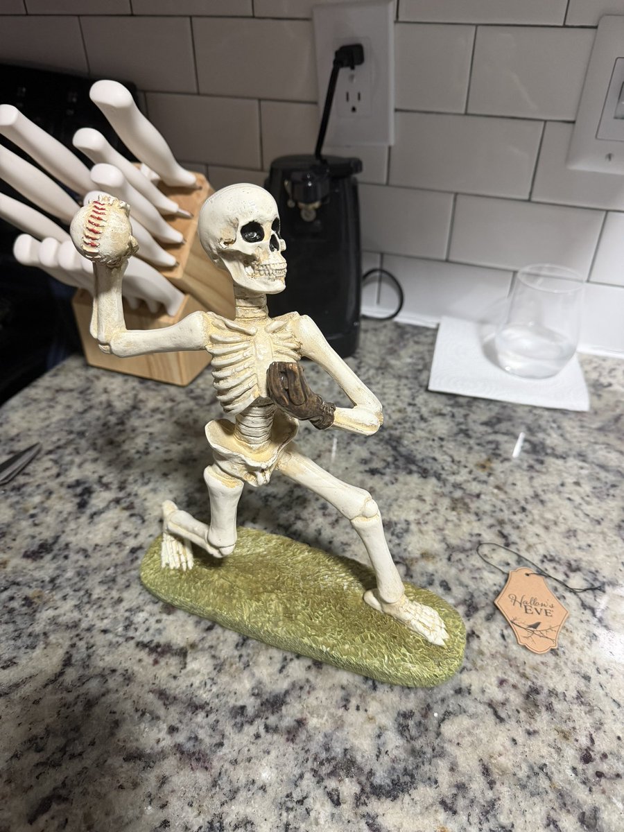 lizaboth's tweet photo. Look at this fuckin guy I found at HomeGoods https://t.co/490KR26M4n