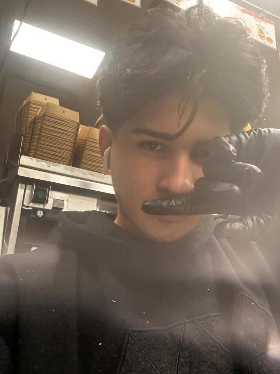 1800k_'s tweet photo. random  photo pull https://t.co/L9U4Wm3gul