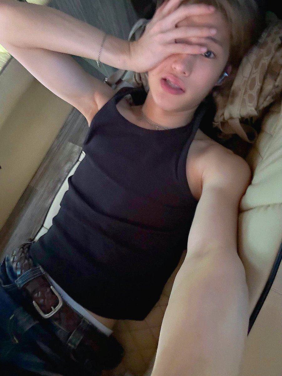 sikgang's tweet photo. 존나 양심 없는 말인 거 아는데 진짜제발 아무 노력 없이 이만큼 마르고 옷 핏 예뻐지고 싶음 https://t.co/tklqeGsNy6