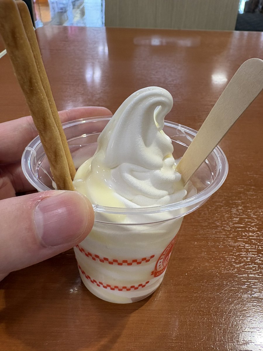 willco21heiwa's tweet photo. 今日から発売スガキヤの濃い味クリーム。うますぎるから常設して欲しい https://t.co/EeGCrbLRqV