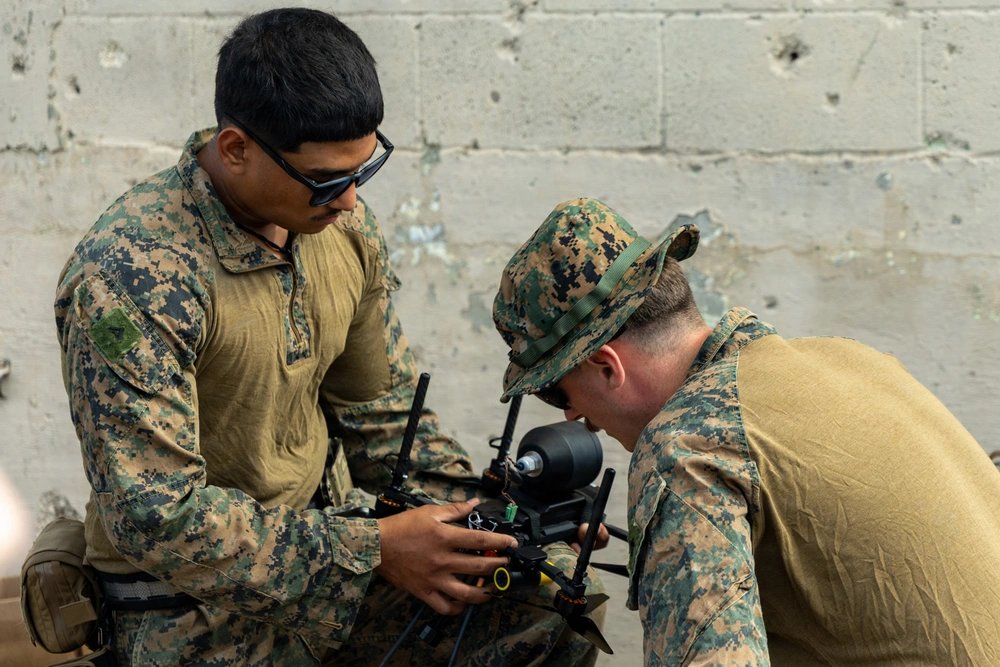 SA_Defensa's tweet photo. 📍Camp Santiago, #UnitedStates (🇺🇸)

In Puerto Rico, Littoral Combat Force-24 is conducting live-fire target training with the Neros Archer FPV.

FPV training is key, as malign groups such as FARC (as seen in this week's radar attack) utilize these assets.

📸: DVIDS https://t.co/tQAFrbR221