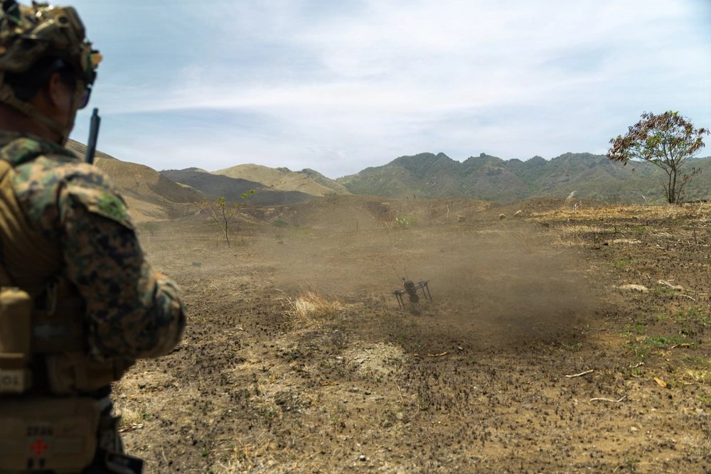 SA_Defensa's tweet photo. 📍Camp Santiago, #UnitedStates (🇺🇸)

In Puerto Rico, Littoral Combat Force-24 is conducting live-fire target training with the Neros Archer FPV.

FPV training is key, as malign groups such as FARC (as seen in this week's radar attack) utilize these assets.

📸: DVIDS https://t.co/tQAFrbR221