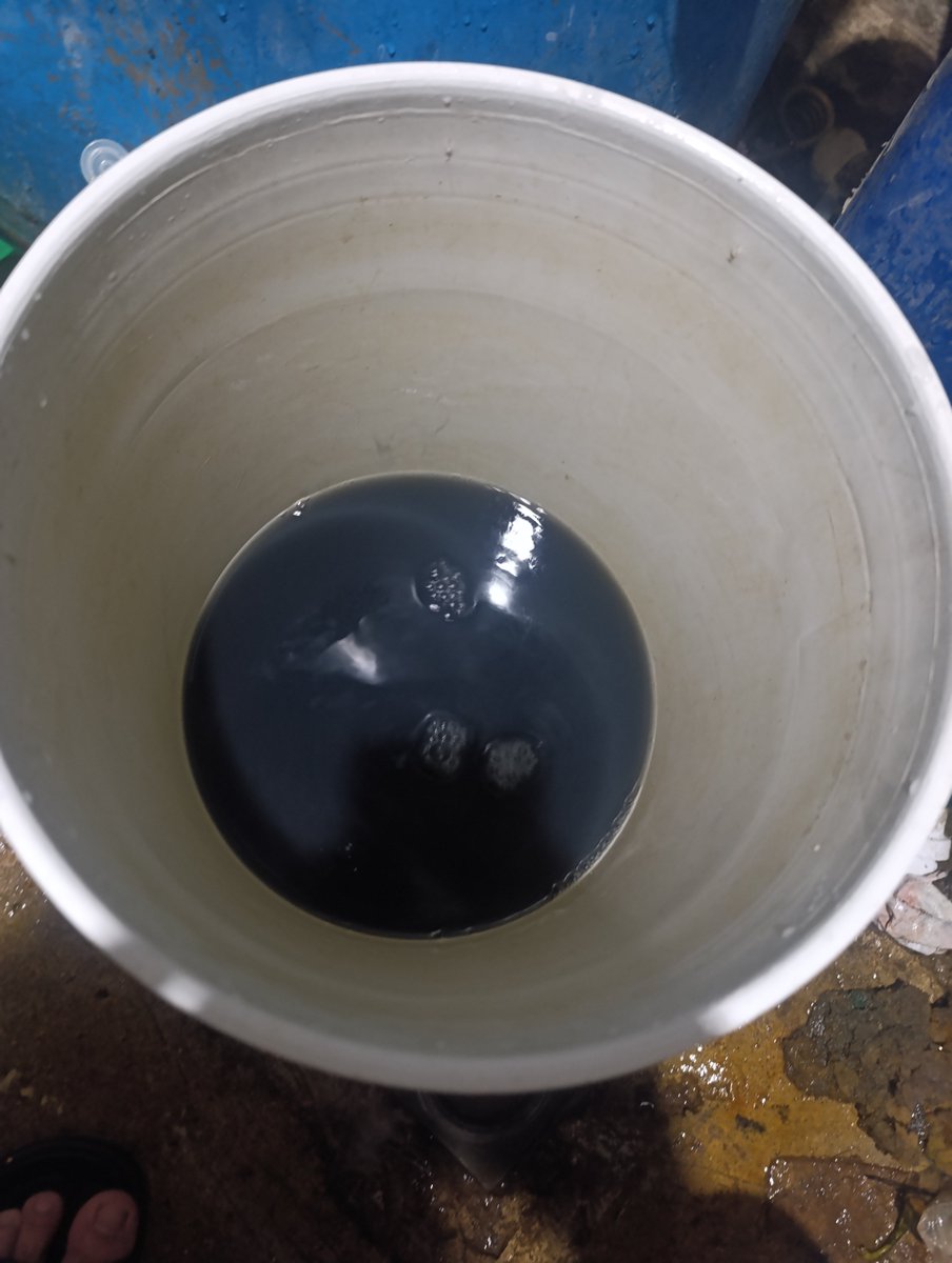 Perez1150's tweet photo. @GobiernoJalisco @GuadalajaraGob @PabloLemusN @siapagdl @Trafico_ZMG Quero que observen la calidad de agua que está llegando alas casas de todos en la ciudad con esa calidad de agua color y olor drenaje no se puede lavar nada mucho menos hacer algo como cepillarte los dientes https://t.co/BjFcn7msoQ
