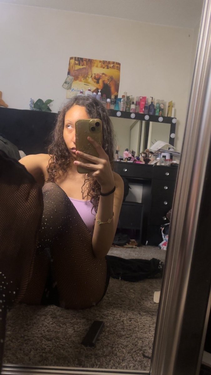 GoddessKayleenn's tweet photo. only good boys get to taste mommy’s feet, come lick my stockings first.
 
#feet #feetfetısh #feetworshi̇p #feetِ #findompaypig #feetsellers #feetbuyer #footfetısh #foot https://t.co/DkO94TZg3s