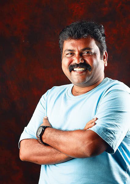 KollywoodCinima's tweet photo. . @kaaliactor Brand New Super Cool image. Excellent interview in Vikatan Today. 

Pic : @AnandaVikatan #Vikatan https://t.co/JUe1x76QRN