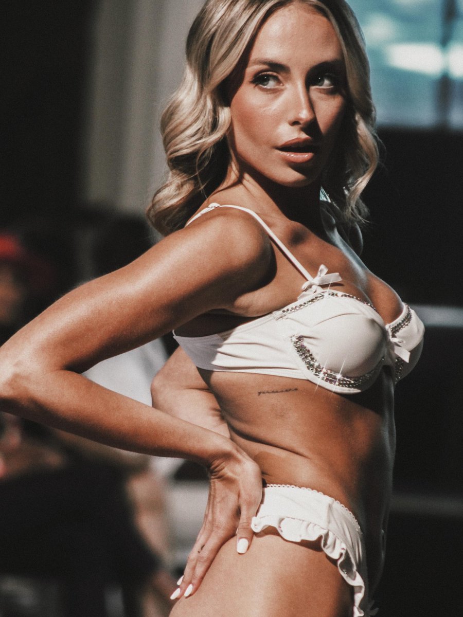 CarlottaDestlq's tweet photo. Photo shared by Eliana Feldkamp | Elle’s Film Studio on June 04, 2026 tagging @thekrissyking, @thebureaufashionweek, @krissykingthelabel, and @ellesfilmstudio. https://t.co/zwCMx0xCHr