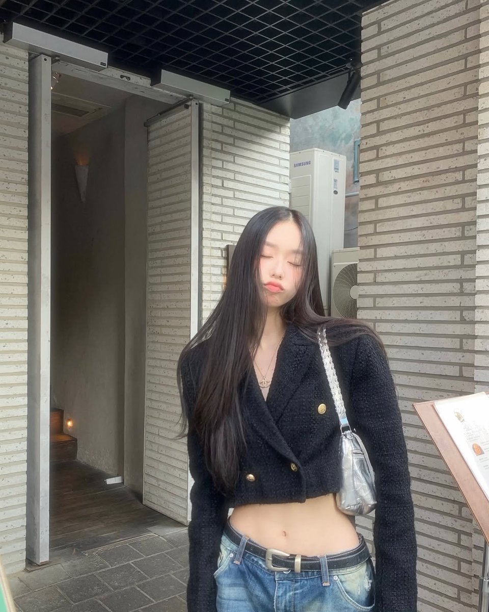 byniskala's tweet photo. Selamat pagi! Hari ini screening, ya? Semangat ya akak akak semua🤍 Ini Kala bawaiin pizza yaaa, kalau kurang boleh bilang.

PAP dong biar kala semangat hari Kamisnya👀

@OBSCURAagc @OBSCURAsub @keepVVIAN https://t.co/9XOexbQfhA