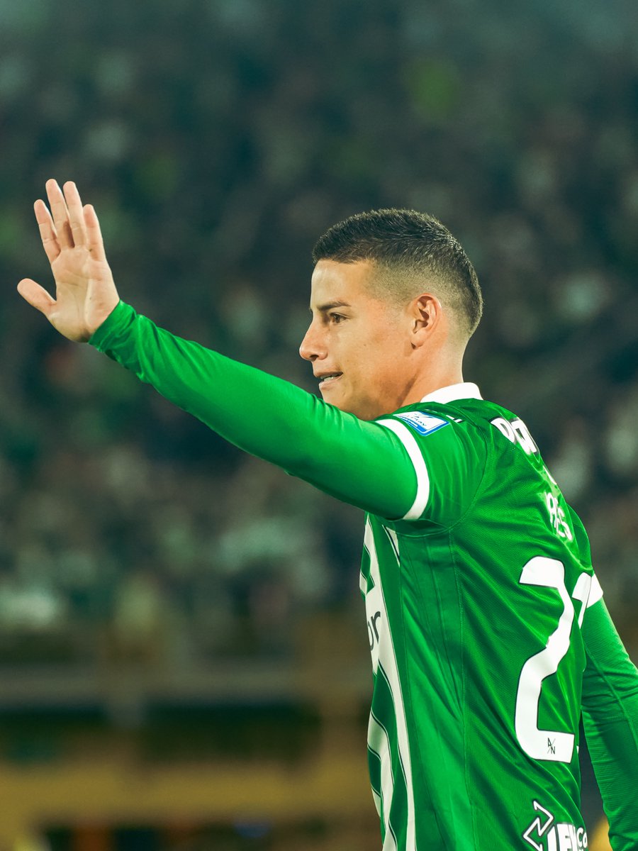 nacionaloficial's tweet photo. Y un día, el más grande, jugó sus primeros minutos en el más grande, bienvenido de nuevo al fútbol colombiano, @jamesdrodriguez, el orgullo de verte vestir esta camiseta es infinito 🙌 

#VamosTodosJuntos https://t.co/Za4Dnaouff