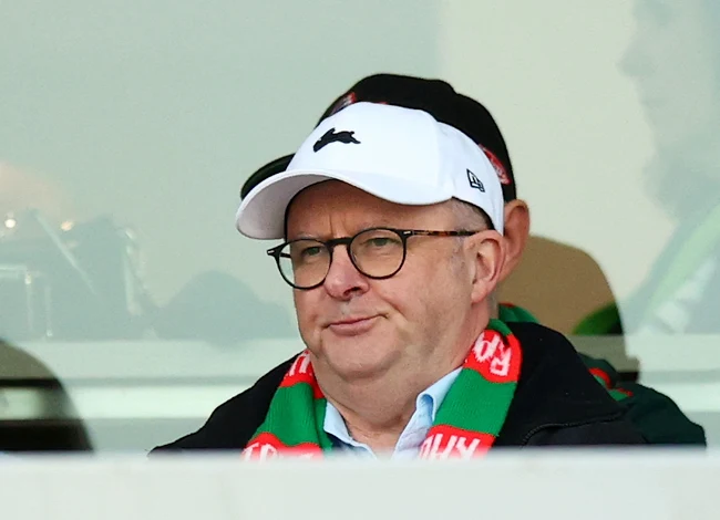Ausbobsmit's tweet photo. The $1 trillion gross national debt amounts to approximately $35,700 to $36,300 for every single person in Australia. 

This includes newborns, children, retirees, and people who do not work.

Just think about that for a second. A baby born today is saddled with $35,700 bucks worth of debt before it they open their eyes.
