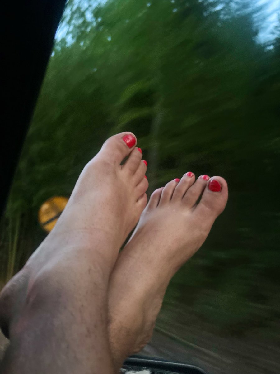 rusty6921's tweet photo. Pedicure time!!! https://t.co/ZTpttP6CYH