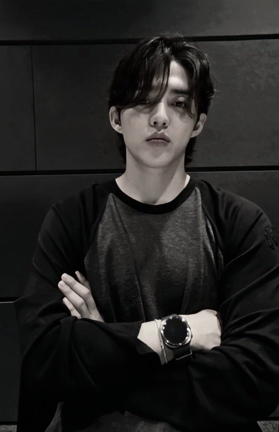 coupsistt's tweet photo. the gaze that gets all the human being weak in the knees https://t.co/15MJDYdxiZ