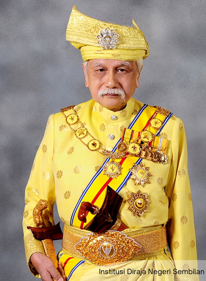 NewsBFM's tweet photo. Lawyers for Tuanku Muhriz have accused the Negeri Sembilan state exco of an attempted coup over its declaration removing him as Yang di-Pertuan Besar and recognising Tuanku Nadzaruddin as his successor.

They said the council had no authority to issue what they described as a "reckless announcement" and maintained that it had no legal effect.

🧵1