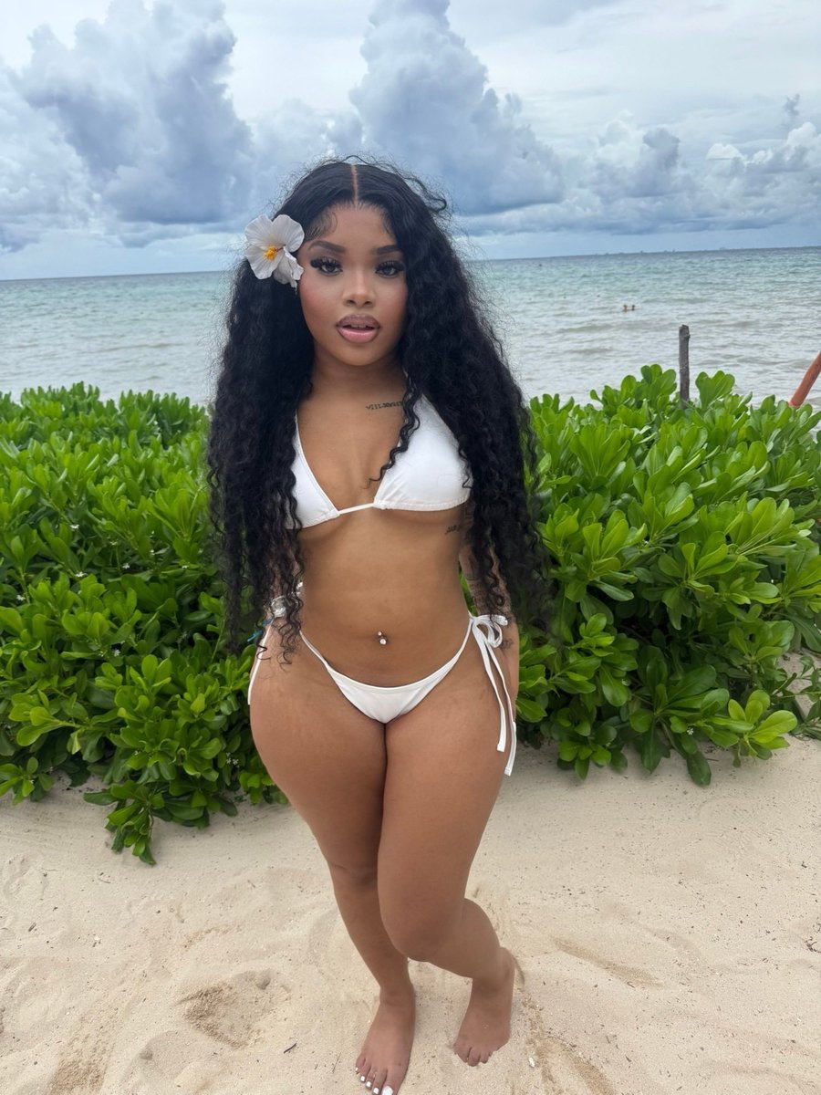 sukymarie's tweet photo. i miss summer ☹️ https://t.co/23jBZuVjfa