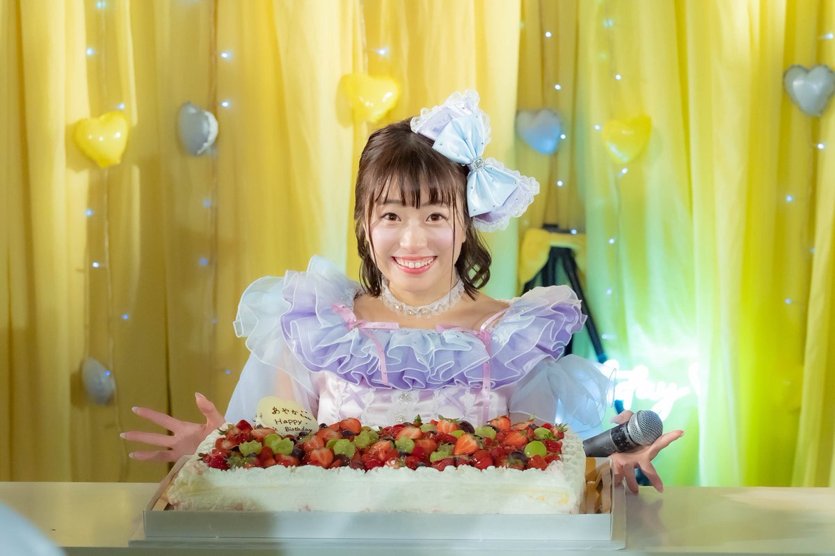 srp_ayaka's tweet photo. お誕生日を迎えました〜〜！🎂🎉

今年も大好きな人たちと、大好きなことをしてたくさん笑って過ごせますように💭💕

今年も私らしく全力で楽しみます
これからもよろしくね〜〜！！ https://t.co/8uCTnlzKgS