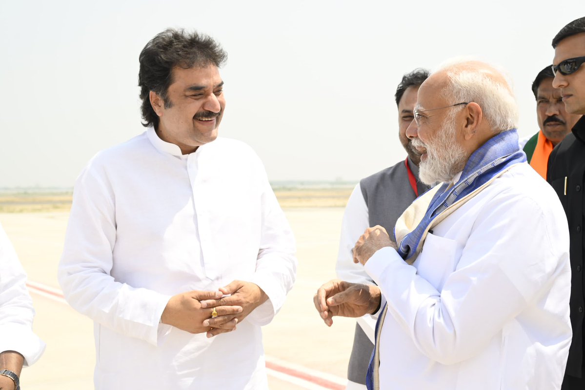 bishnoikuldeep's tweet photo. भारत के यशस्वी प्रधानमंत्री आदरणीय श्री नरेंद्र मोदी जी को जन्मदिन की हार्दिक बधाई एवं अनंत शुभकामनाएँ।

ईश्वर से प्रार्थना है कि आपको उत्तम स्वास्थ्य, दीर्घायु और निरंतर ऊर्जा प्रदान करें। राष्ट्रसेवा के प्रति आपका समर्पण और अथक परिश्रम यूँ ही भारत को प्रगति और समृद्धि के पथ पर आगे ले जाता रहे।

आप स्वस्थ रहें, दीर्घायु हों और माँ भारती की सेवा करते रहें, यही मेरी हृदय से कामना है।

जन्मदिन की बहुत-बहुत शुभकामनाएँ मोदी जी। 🙏