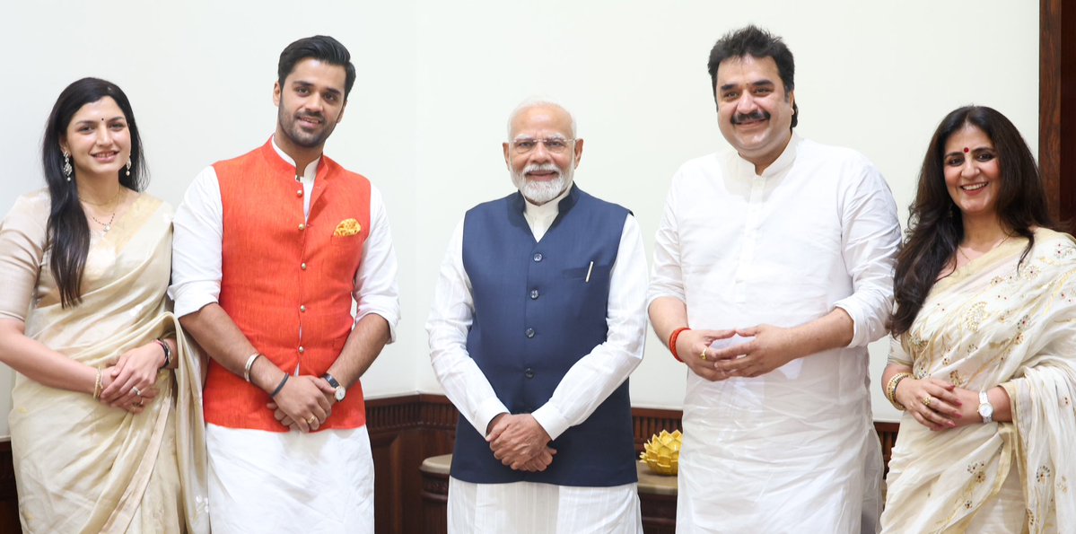 bishnoikuldeep's tweet photo. भारत के यशस्वी प्रधानमंत्री आदरणीय श्री नरेंद्र मोदी जी को जन्मदिन की हार्दिक बधाई एवं अनंत शुभकामनाएँ।

ईश्वर से प्रार्थना है कि आपको उत्तम स्वास्थ्य, दीर्घायु और निरंतर ऊर्जा प्रदान करें। राष्ट्रसेवा के प्रति आपका समर्पण और अथक परिश्रम यूँ ही भारत को प्रगति और समृद्धि के पथ पर आगे ले जाता रहे।

आप स्वस्थ रहें, दीर्घायु हों और माँ भारती की सेवा करते रहें, यही मेरी हृदय से कामना है।

जन्मदिन की बहुत-बहुत शुभकामनाएँ मोदी जी। 🙏