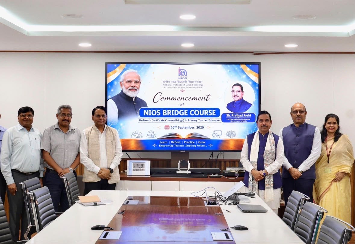 EduMinOfIndia's tweet photo. Union Education Minister Shri @JoshiPralhad launches six-month Certificate (Bridge) Course in Primary Teacher Education (PTE) for in-service primary school teachers with B.Ed. degree. 

The Course will provide comprehensive training to in-service primary school teachers to promote quality education.

For more details, click the link: https://t.co/SbxJteiIfU