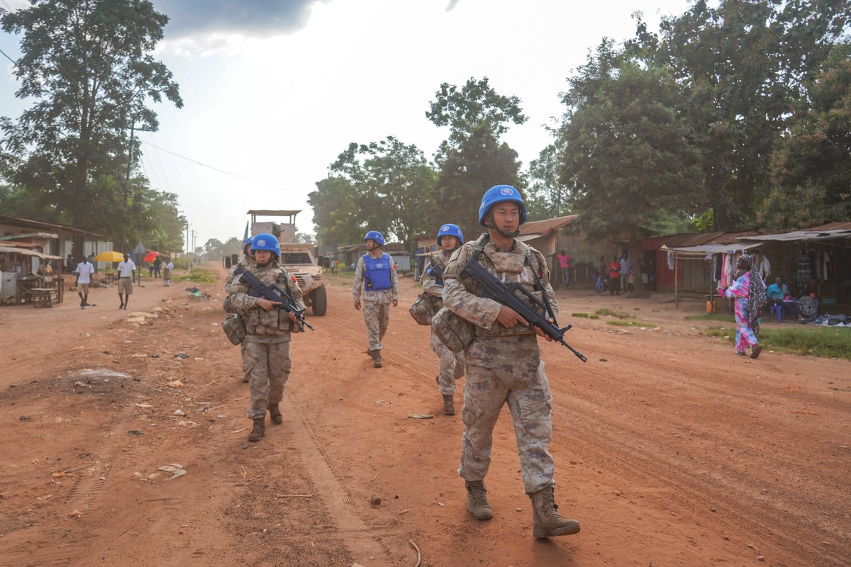 unmissmedia's tweet photo. On a five-day, 400-kilometer patrol to multiple locations across Central Equatoria, #SouthSudan 🇸🇸, #UNMISS peacekeepers from #China 🇨🇳along with @UN Military Observers and @UNPOL:
✅Deterred violence by providing a visible protective presence
✅Engaged with local authorities, humanitarians, and communities to assess security conditions
✅Provided direct support to students by gifting more than 100 items of stationery and sports equipment
The mission demonstrated their commitment to protecting civilians, and building confidence, trust, and community resilience.
#A4P #InvestInPeace