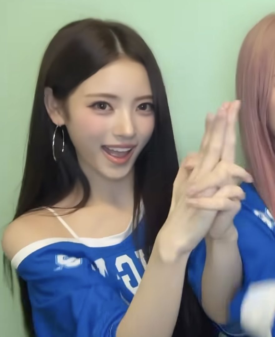 annayishan's tweet photo. 🥺🤍
#MEOVV #ANNA #미야오 #안나 #田中杏奈 https://t.co/VtkSAYYpJz