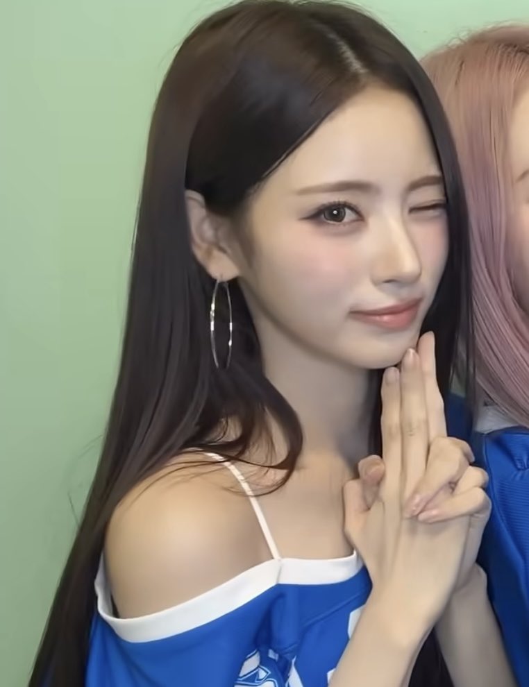 annayishan's tweet photo. 🥺🤍
#MEOVV #ANNA #미야오 #안나 #田中杏奈 https://t.co/VtkSAYYpJz