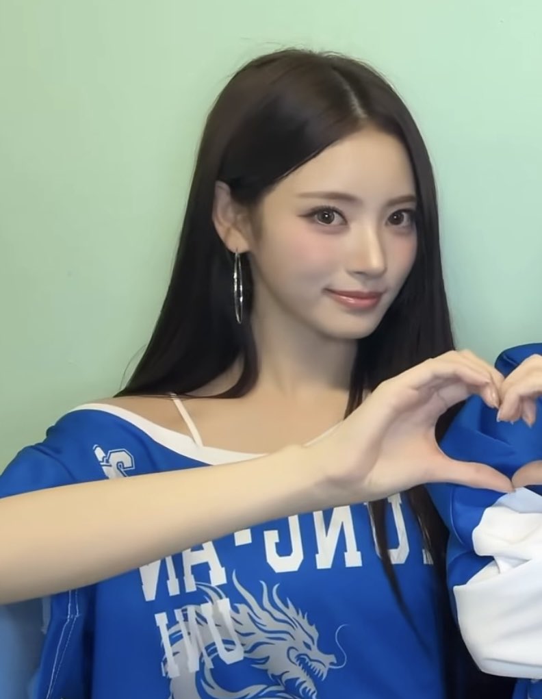 annayishan's tweet photo. 🥺🤍
#MEOVV #ANNA #미야오 #안나 #田中杏奈 https://t.co/VtkSAYYpJz