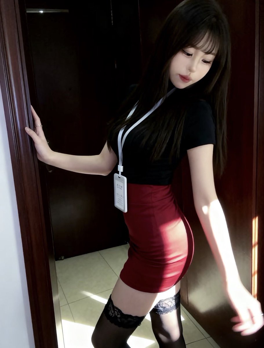 Mary97513106's tweet photo. 被这身制服美晕了☺️ https://t.co/9KJvEOhl8g