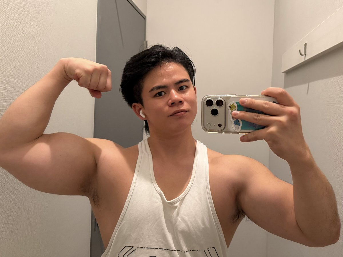 Gohan_lybti_fit's tweet photo. 腕トレしたよ！
目指せ45cm💪🔥 https://t.co/hmZSavqKlG