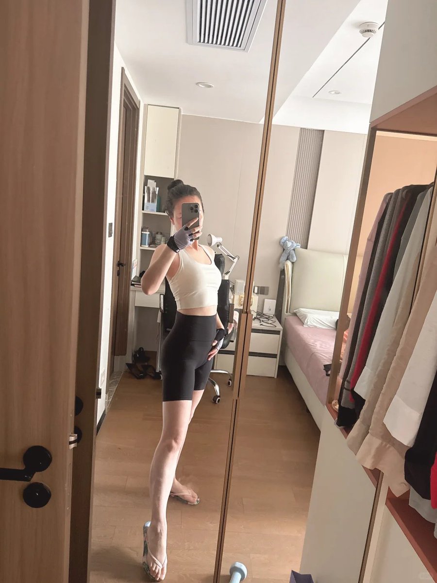 EdwardsNor15436's tweet photo. 生活简单，纯粹！健身，逛街，带娃，炒股 . 没有圈子，没有社交～ 独处是人到中年最高级的自愈～不必迎合谁，不用解释谁～向内安顿自己。 https://t.co/MOfPOyYQDb