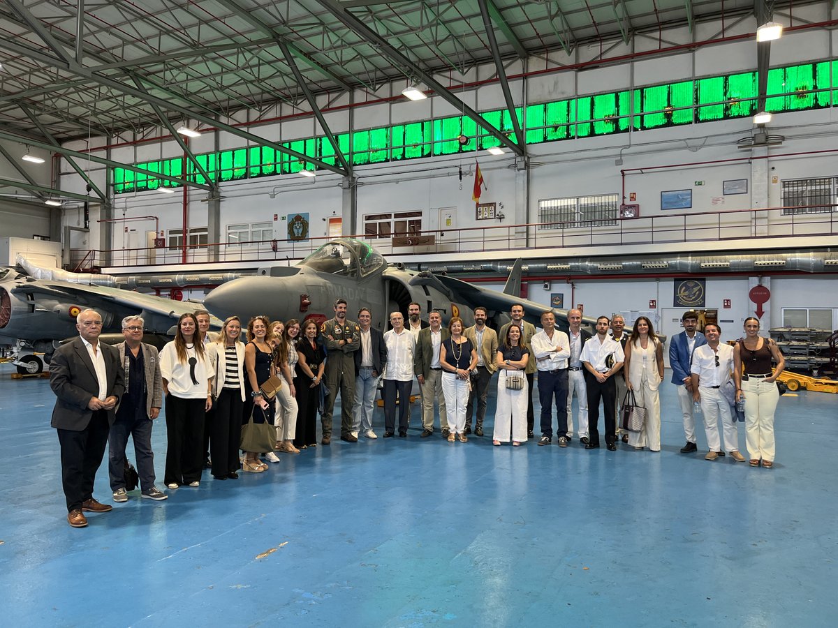 DircomAND's tweet photo. 🙏  Gracias a todos los que nos habéis acompañado en la jornada que entre Dircom Andalucía y Ghenova (@GHENOVAofficial), hemos celebrado en la Base Naval de Rota, para conocer cómo comunica la Armada (@Armada_esp). 

#Dircom #DircomAndalucía #NuestrosSocios #Rota #Cádiz #Armada https://t.co/ugmoiUeXux
