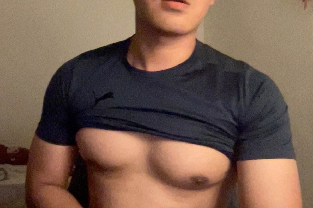 reeezzard's tweet photo. Menurut gue sih Chest dip + push up... diajarin ryan busettt cepet bgt jadinya walaupun belum setebel mereka ya https://t.co/VEd8XCq3rN