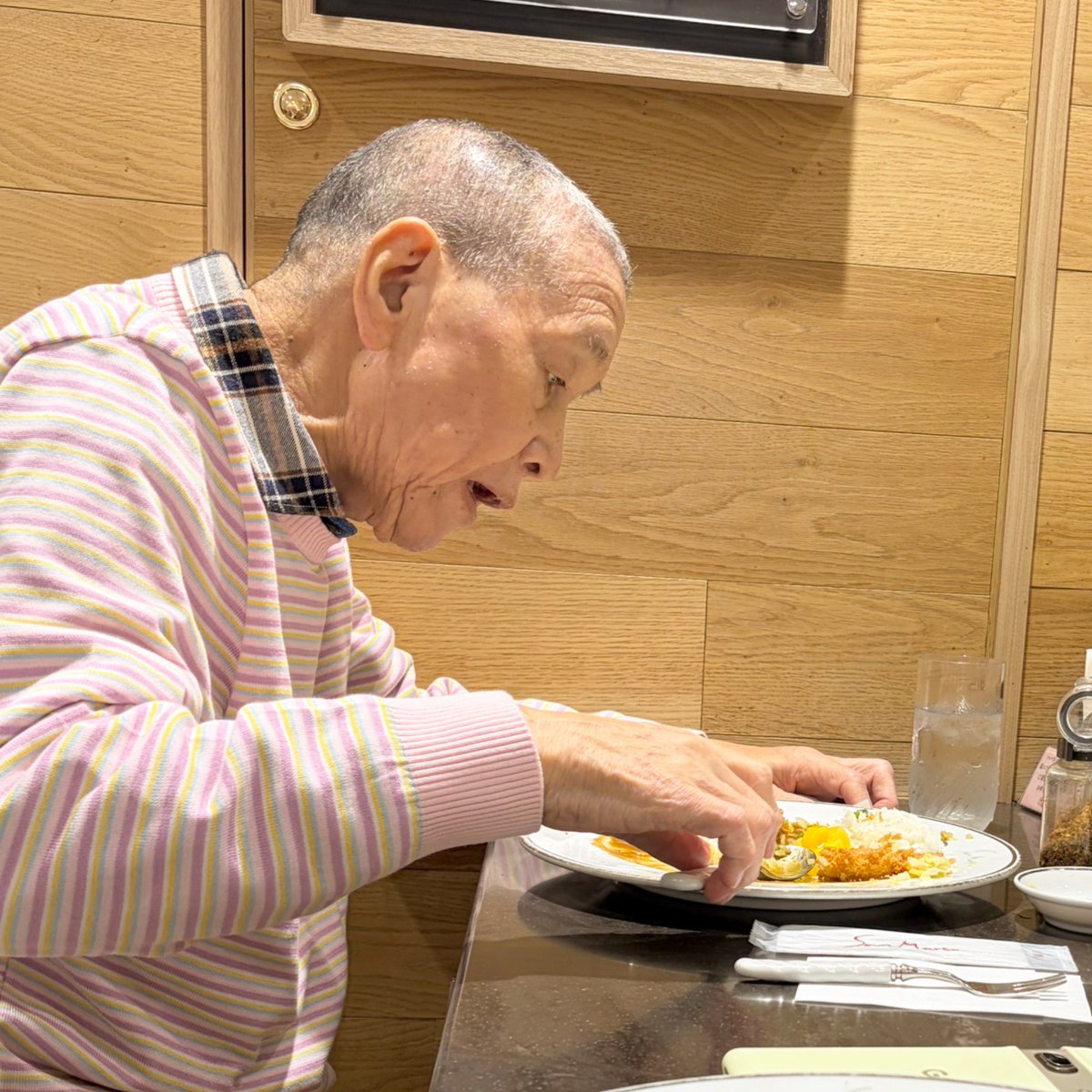 office_gontaro's tweet photo. 本日は池袋にて買い物からのカレーランチ🍛
明後日19日(��)は深川江戸資料館での独演会です。
ご来場お待ち申し上げます。
#落語 #権太楼 #カレー https://t.co/NIAIsLWLKG