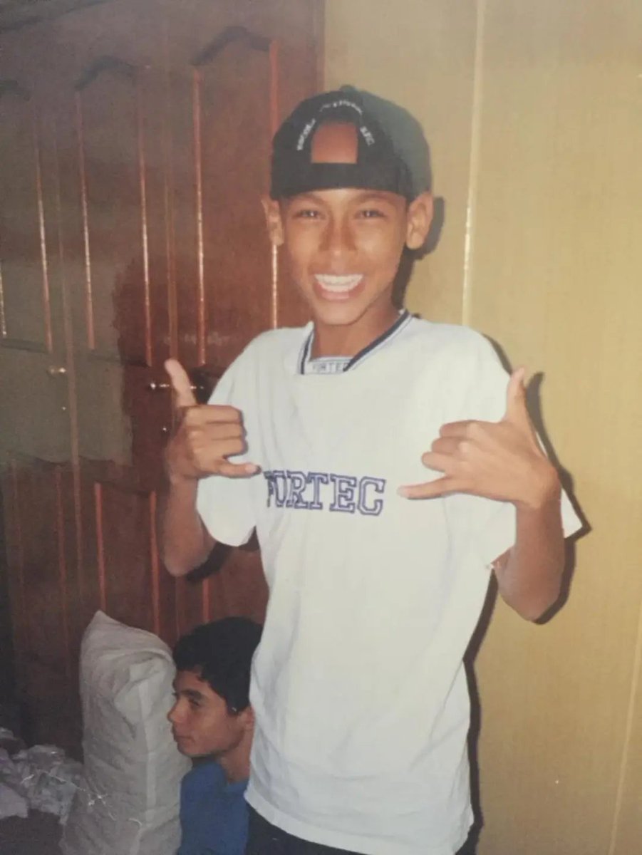 MavenUg's tweet photo. From the wonderkid to the legend.🐐✨
Neymar then vs Neymar now. The years changed, the magic didn’t. 🇧🇷⚽ https://t.co/EG3tv1aCul