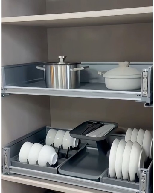Furn_Hardware_'s tweet photo. Sturdy kitchen pull basket for bowls and plates. Message us to learn more.
#CabinetBasket #HomeOrganization https://t.co/LMCa5QgIOi