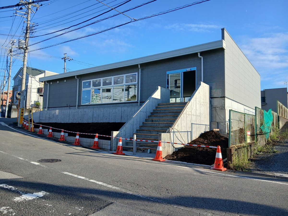 udc9100's tweet photo. 今度は、まいばすけっと増尾駅東店がオープンする模様。潰れたパチ屋の駐車場跡地にイチから建物を建てての出店。丁度良い既存施設へ入るのでは無く、土地から造るのはAIによるとかなり珍しいらしい🤔(求人のマップだと しちりん跡地にピンが打たれるけど、まぁ常識的に考えて、こっちかと) https://t.co/1CT5koyvfC