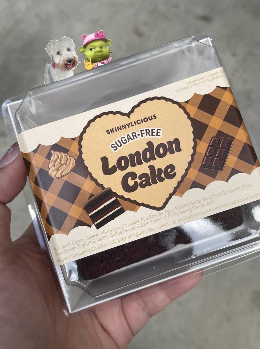 hcipyume26's tweet photo. ช่วงนี้ฮิต London Cake🍰🏴󠁧󠁢󠁥󠁮󠁧󠁿✨ กันหยอออ งั้นขอป้ายของ Skinnylicious นะ สำหรับเราตัวนี้เนื้อไม่แห้งนะ หวานปกติเหมือนเค้กทั่วไปอยู่เลย 💗แต่! น้ำตาล 0% 220 kcal และแบรนด์มีผลเทสด้วยนะ ใครกลัวอ้วนกลัวน้ำตาลพุ่งเเต่อยากกินเค้ก เราเเนะนำอันนี้เลยคับบบ🫶🏻 https://t.co/yRIklHvQe1