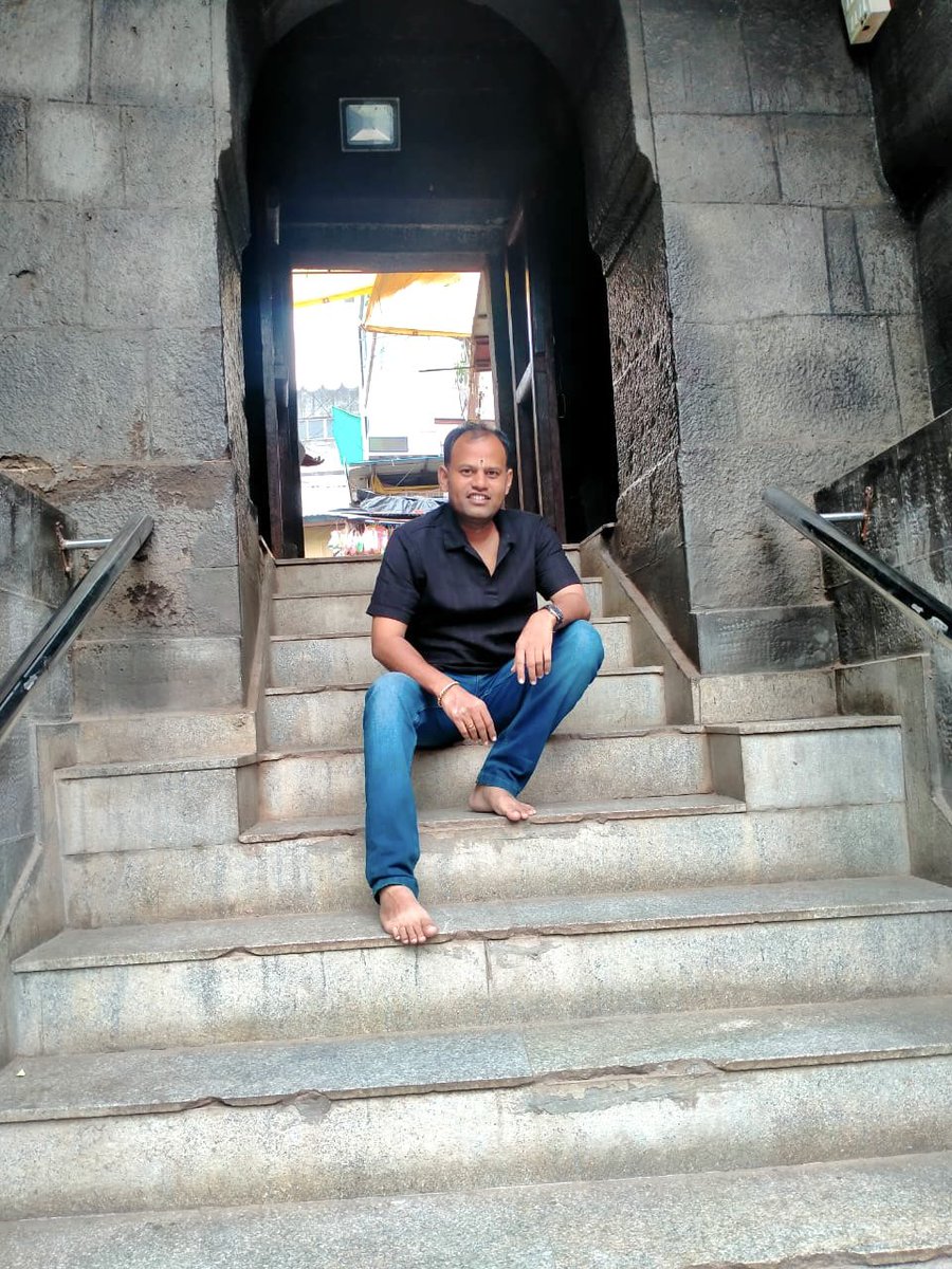 theravichavan's tweet photo. देवाची आळंदी ; संत ज्ञानेश्वर महाराजांच्या चरणी मनोभावे नतमस्तक! 🙏🚩
.
.
.
.

#santdyaneshwarmaharaj #devachialandi #mauli #vithhumauli #pandurang #vitthala #ramkrishnhari https://t.co/4WhS3J50Zk