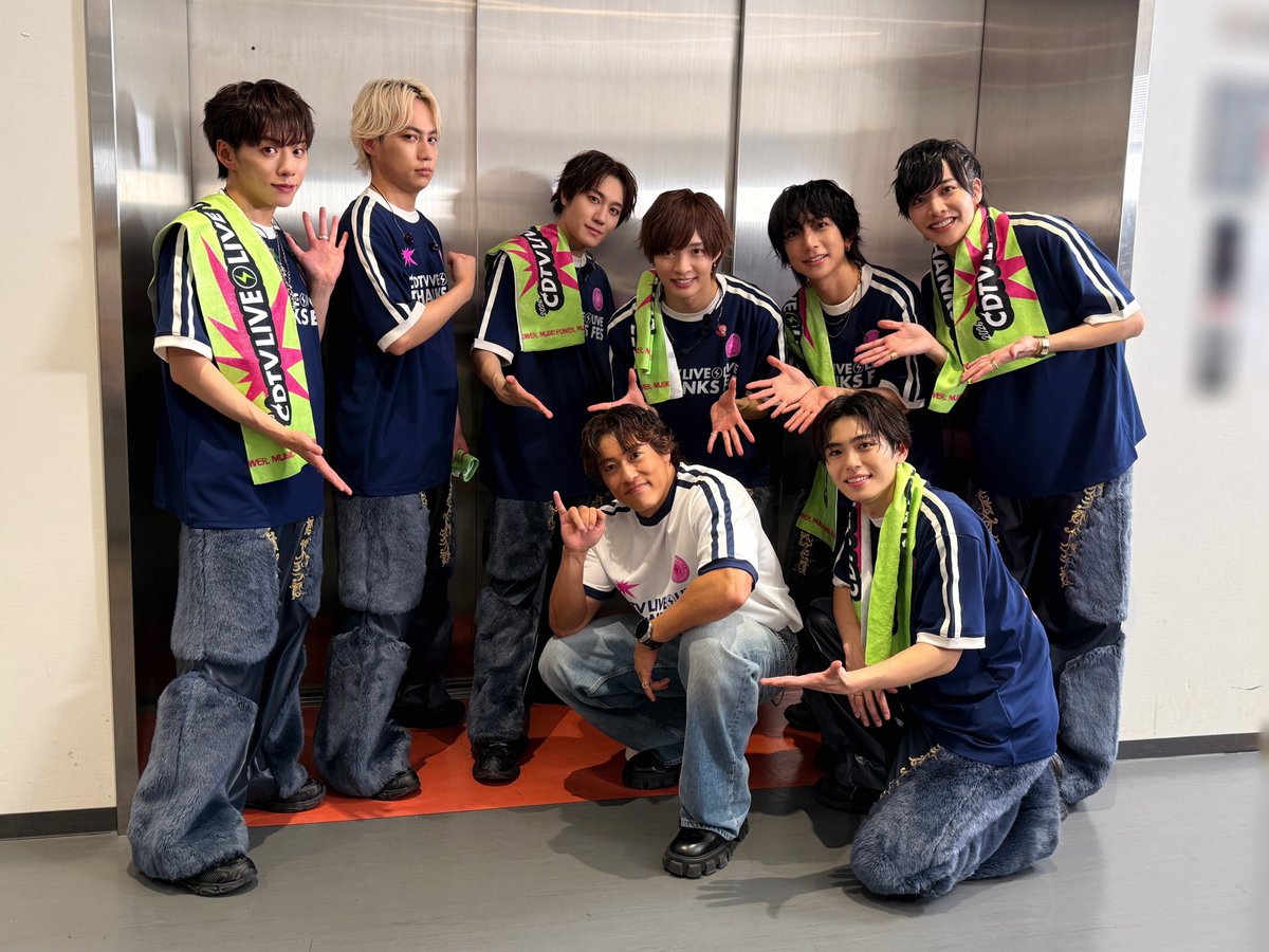 _7mp_official_'s tweet photo. ◥◣ #CDTVライブライブ秋の大感謝祭2026 ◢◤

#GENERATIONS #中務裕太 さん🤝

「JUSS GET ON」を
一緒にパフォーマンスしていただきました💪
ありがとうございました✨

@generationsfext

#IMP. https://t.co/pc1LZWlKJg