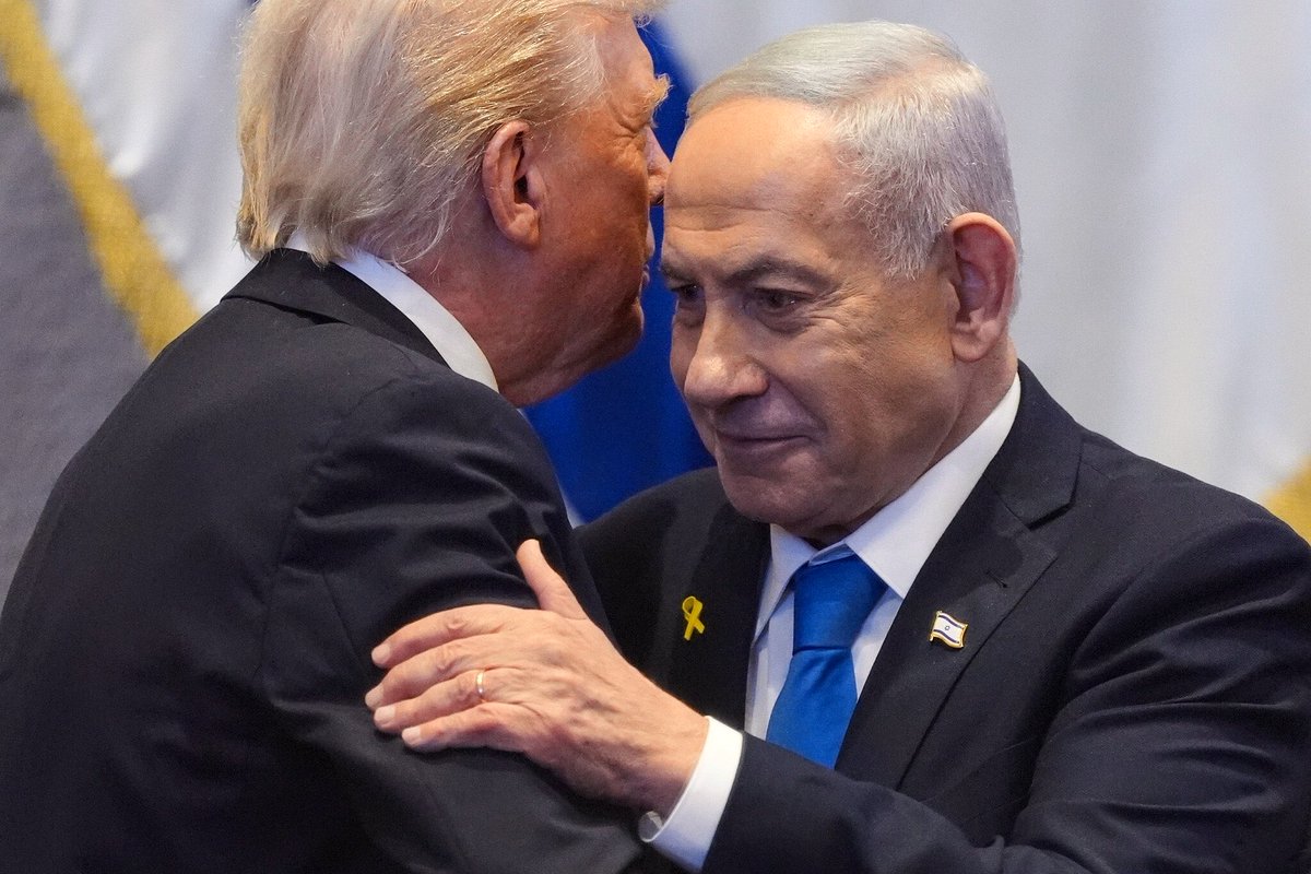 SpectateursFr's tweet photo. 🔴ALERTE INFO | 🇺🇸🇮🇱  Coup dur pour Donald Trump ! Les démocrates, membres du parti américain d’opposition, bloquent un transfert d’armes voulu par Donald Trump vers Israël, d’un montant de 2 800 000 000 $, comprenant 40 000 bombes ! https://t.co/4JJPWPi977