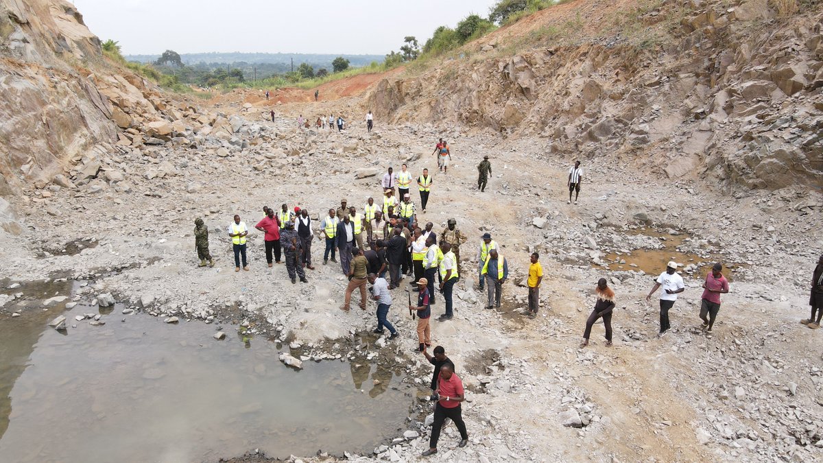MoWT_Uganda's tweet photo. @HonByamukama  has directed engineers to investigate concerns raised over ongoing works on the Biiso Road, including the quantities of materials used, payments made and the basis for the works undertaken.

He directed that Project Affected Persons (PAPs) be paid within one month and that concerns over damage to homes and property be addressed.

The Minister further directed that the affected communities be given immediate access to clean water, stressing that the intervention should provide a direct water supply rather than boreholes.