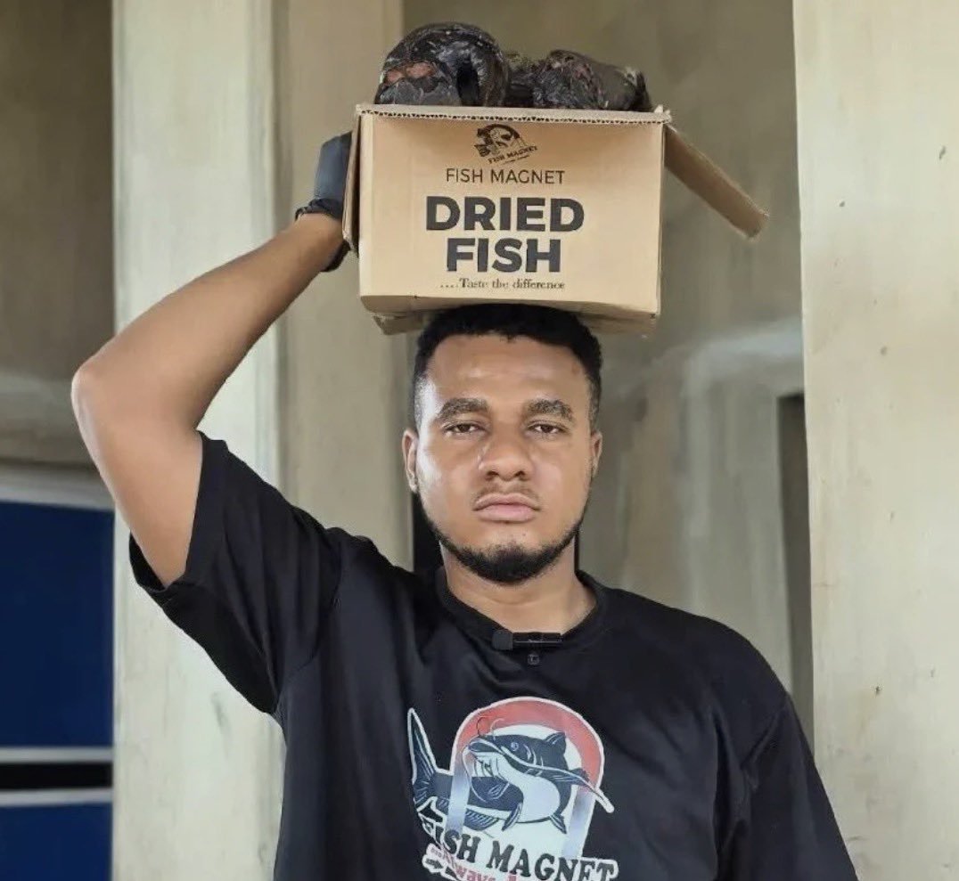 Banty4them's tweet photo. Do u all remember our "Nigeria Chinese" brothers keeled this guy just cos he was selling his own fish at cheaper price for  his own people ! https://t.co/N1QzBsc4BK
