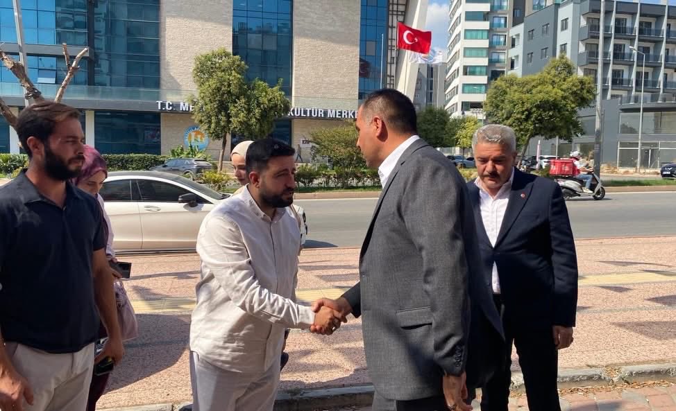 omerryasarrr's tweet photo. 📍 Mezitli İlçe Başkanlığımızda Ziyaret

28. Dönem Mersin Milletvekilimiz Sayın Ali Kıratlı, Mezitli İlçe Başkanlığımızı ziyaret ederek İlçe Başkanımız Sayın Hüseyin Kılıç ve kıymetli teşkilat mensuplarımızla bir araya geldi.

Nazik ziyaretleri ve teşkilatımıza göstermiş oldukları ilgileri için Sayın Milletvekilimiz Ali Kıratlı’ya teşekkür ediyoruz.

Birlik ve beraberlik içerisinde, Mezitli’miz için çalışmaya devam ediyoruz. 🇹🇷

#AKParti #Mezitli #Mersin #AliKıratlı #HüseyinKılıç Teşkilat