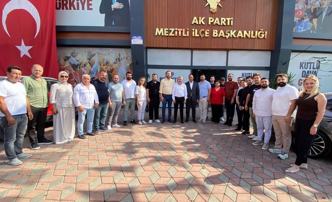 omerryasarrr's tweet photo. 📍 Mezitli İlçe Başkanlığımızda Ziyaret

28. Dönem Mersin Milletvekilimiz Sayın Ali Kıratlı, Mezitli İlçe Başkanlığımızı ziyaret ederek İlçe Başkanımız Sayın Hüseyin Kılıç ve kıymetli teşkilat mensuplarımızla bir araya geldi.

Nazik ziyaretleri ve teşkilatımıza göstermiş oldukları ilgileri için Sayın Milletvekilimiz Ali Kıratlı’ya teşekkür ediyoruz.

Birlik ve beraberlik içerisinde, Mezitli’miz için çalışmaya devam ediyoruz. 🇹🇷

#AKParti #Mezitli #Mersin #AliKıratlı #HüseyinKılıç Teşkilat