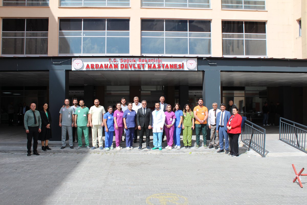 Ardahandh's tweet photo. Hastanemiz Personeline Yeni Kurumsal Kıyafet Düzenlemesi

Sağlık Bakanlığımızın yeni kıyafet yönetmeliği kapsamında hastanemizde görev yapan personellerimizin formaları yenilendi. https://t.co/70ee7d7edD