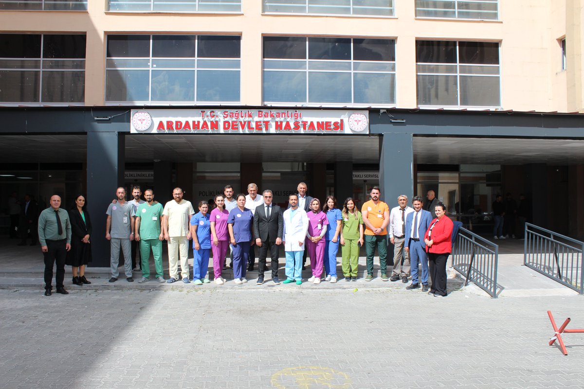 Ardahandh's tweet photo. Hastanemiz Personeline Yeni Kurumsal Kıyafet Düzenlemesi

Sağlık Bakanlığımızın yeni kıyafet yönetmeliği kapsamında hastanemizde görev yapan personellerimizin formaları yenilendi. https://t.co/70ee7d7edD