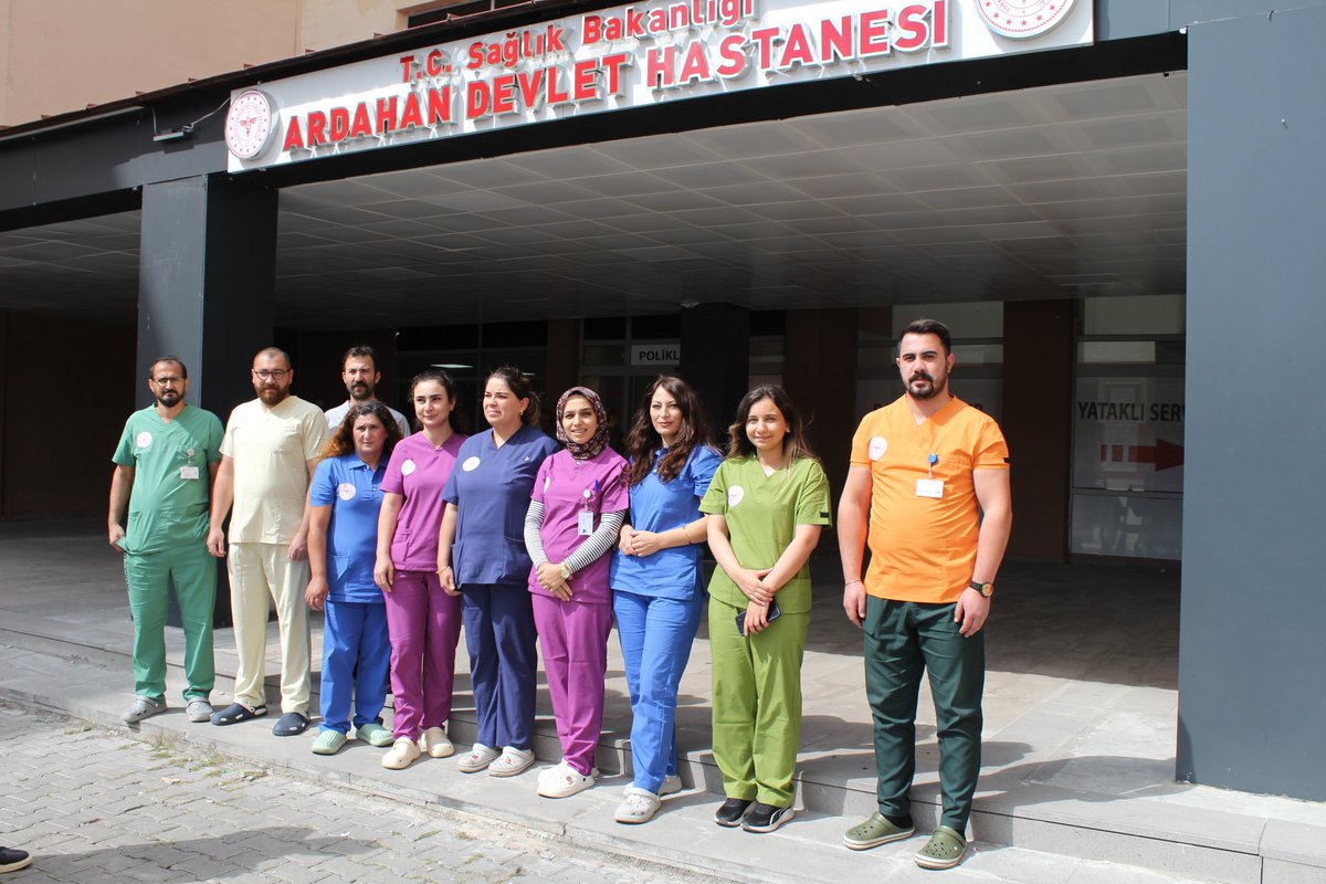 Ardahandh's tweet photo. Hastanemiz Personeline Yeni Kurumsal Kıyafet Düzenlemesi

Sağlık Bakanlığımızın yeni kıyafet yönetmeliği kapsamında hastanemizde görev yapan personellerimizin formaları yenilendi. https://t.co/70ee7d7edD