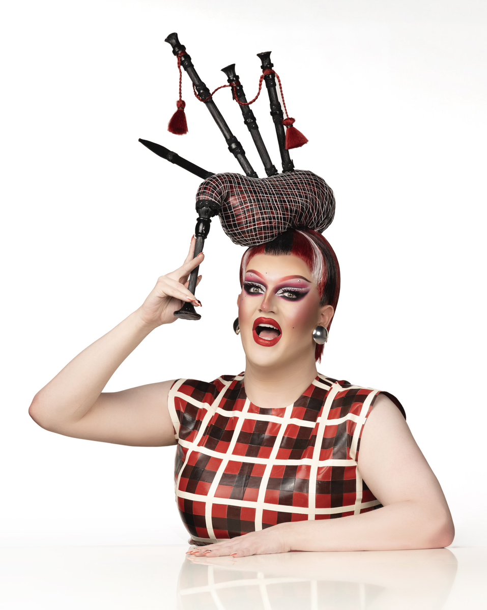 ShadyLawrence's tweet photo. In Drag 👱🏻‍♀️// Out of Drag 👨🏼 https://t.co/PI8JK6kK9M
