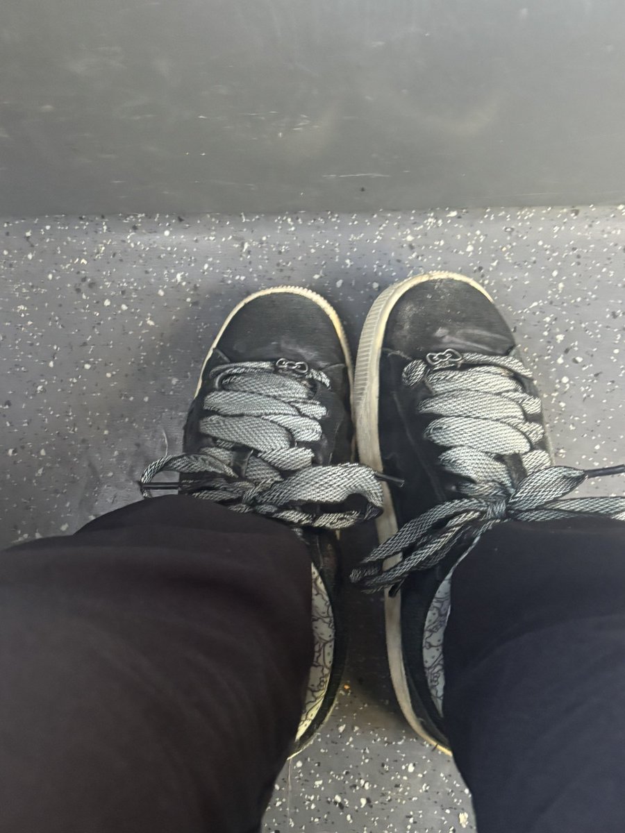 Purplecutefeet's tweet photo. I know, I Need new ones 🙈💜 but i love them #hellokitty #hellokittyshoes #puma #feetpics #shoelover #shoepics https://t.co/pIzYUYj7uW
