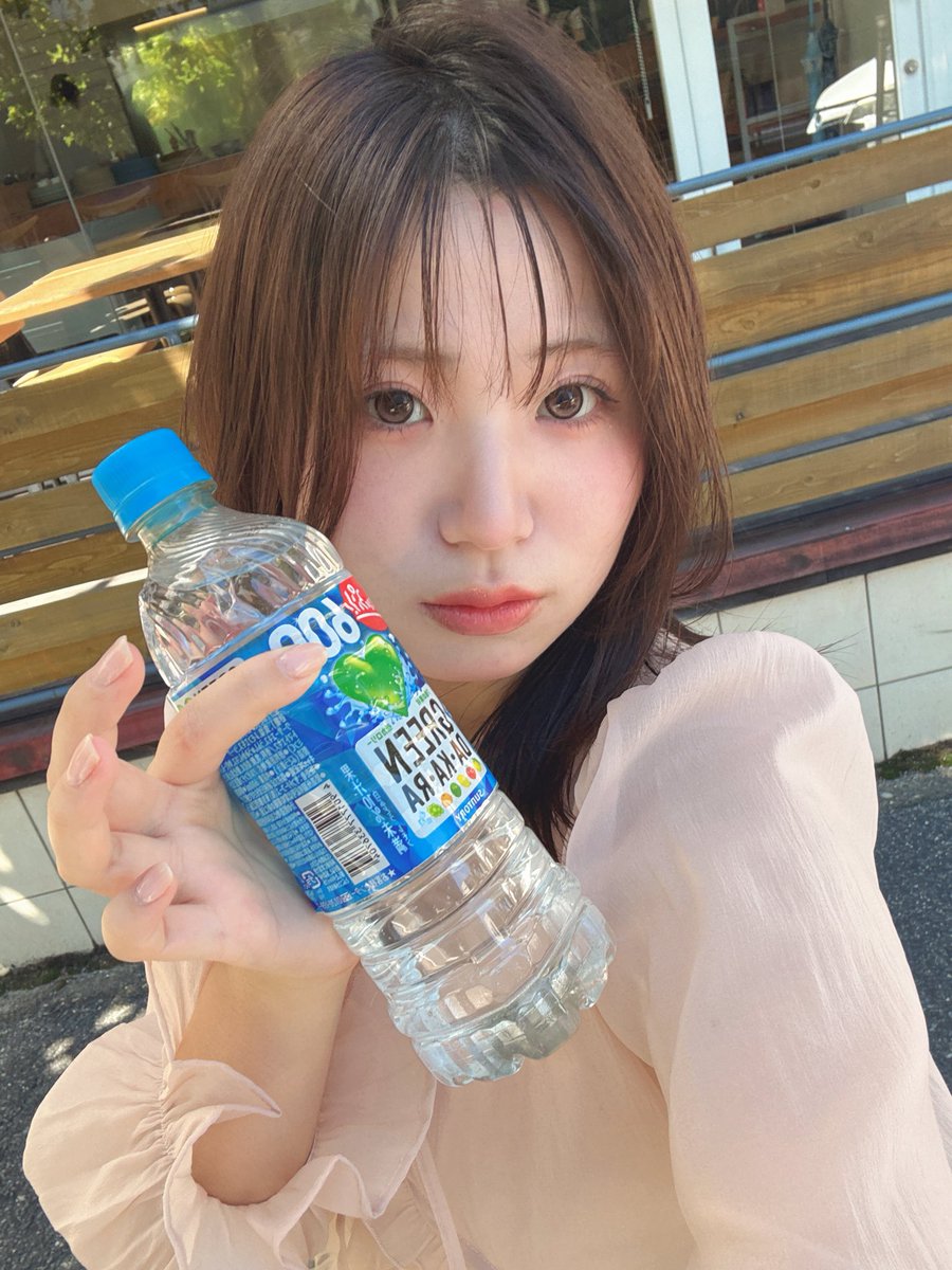 noaiwedding's tweet photo. こんにちは〜☀️
今日の配信も22時から！！！
みんな〜まってるよお♡ https://t.co/WRJI3tuOTf