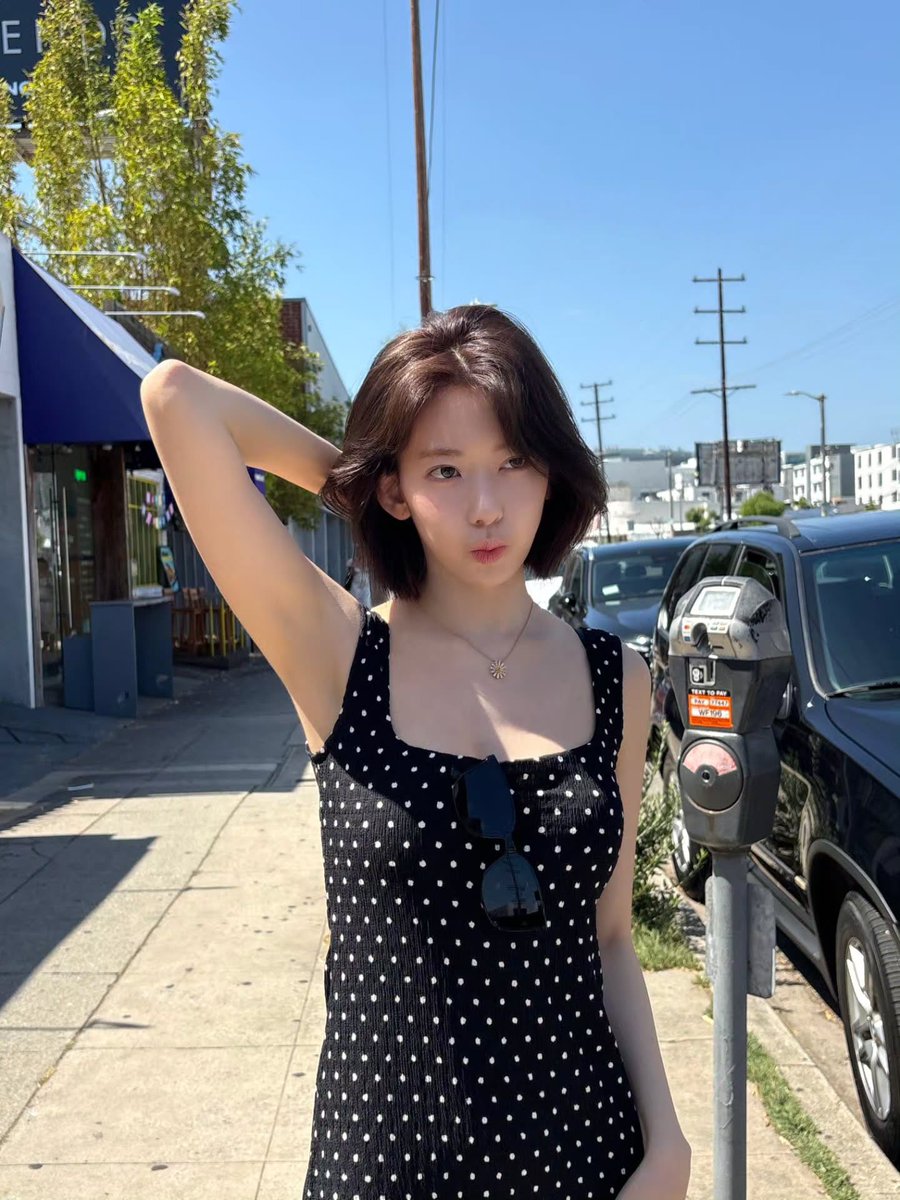sserapics's tweet photo. Sakura dyed her hair black, bye Sakura pink https://t.co/2sihGpSpZq