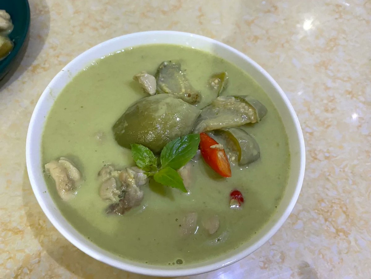 ducke921804's tweet photo. Craving bold flavors Our new Thai coconut green curry with tender chicken u0026 fragrant jasmine rice hits different  Packed with fresh basil and spicy chili—your taste buds will thank you! https://t.co/W4ePPZ1PtL